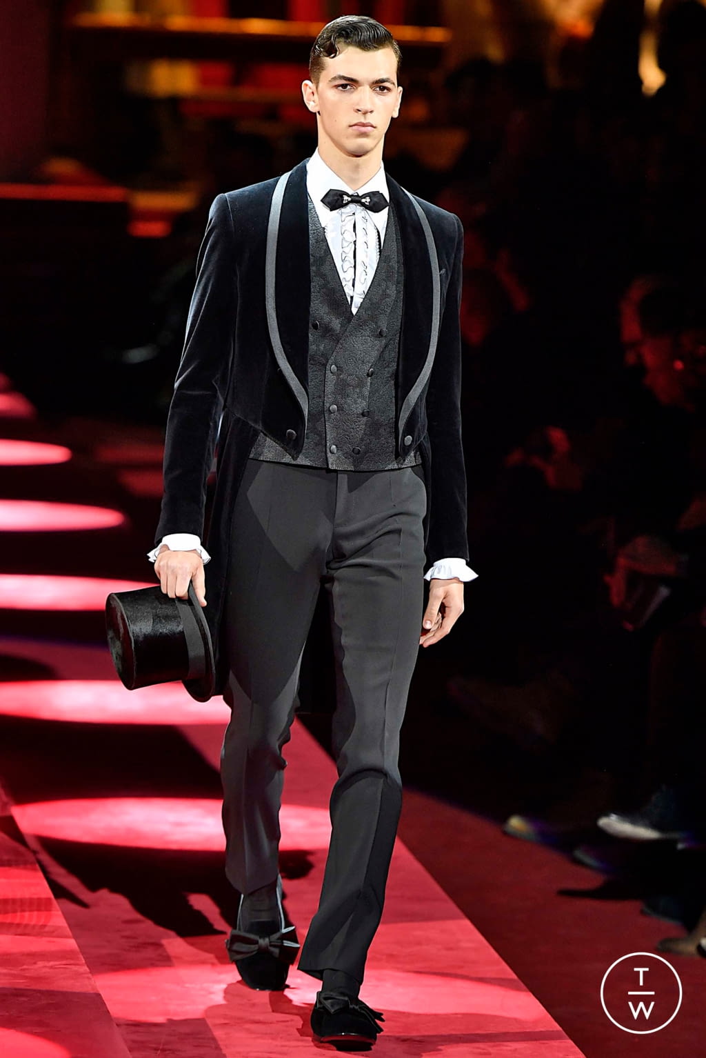 Fashion Week Milan Fall/Winter 2019 look 53 from the Dolce & Gabbana collection 男装