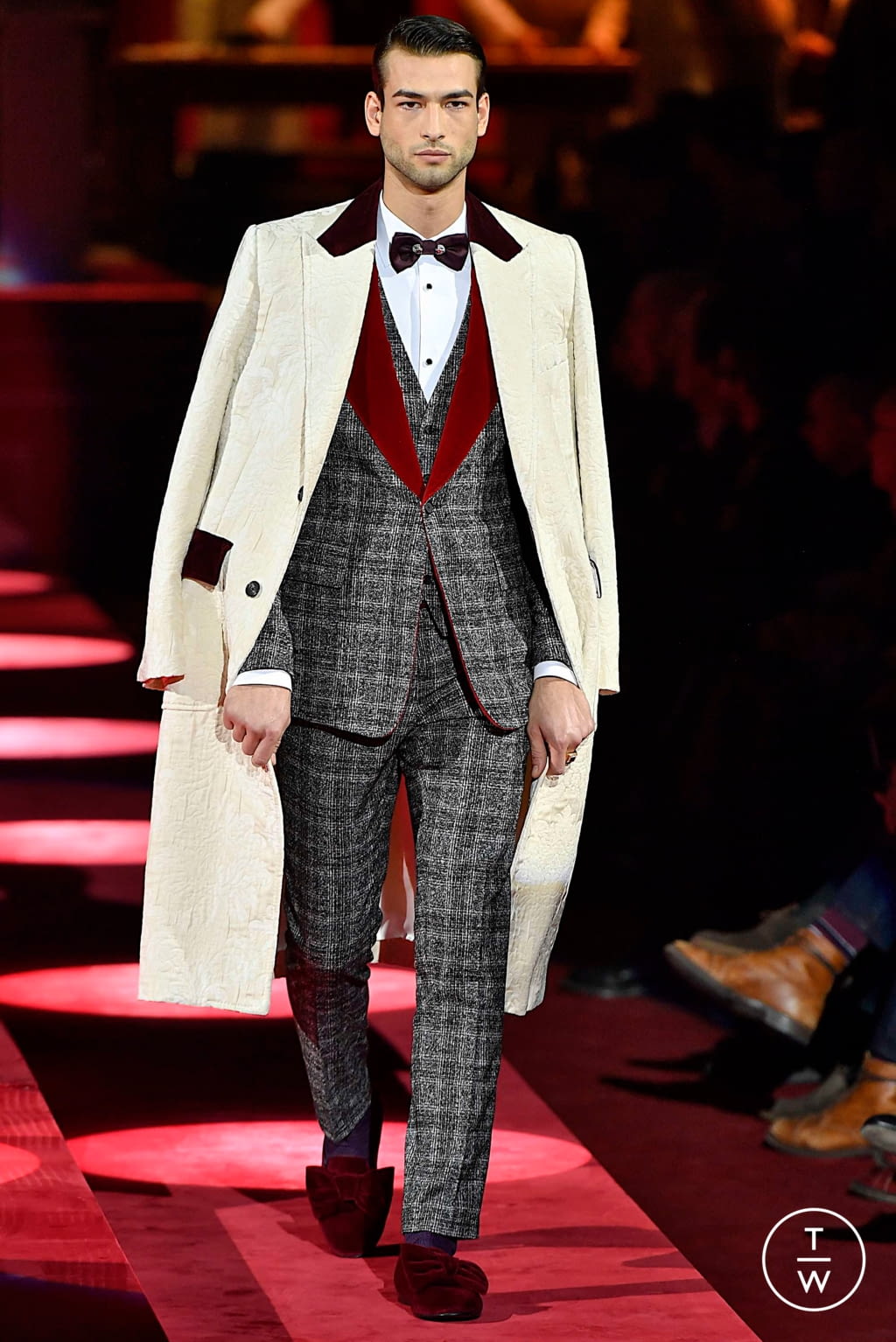 Fashion Week Milan Fall/Winter 2019 look 71 from the Dolce & Gabbana collection 男装