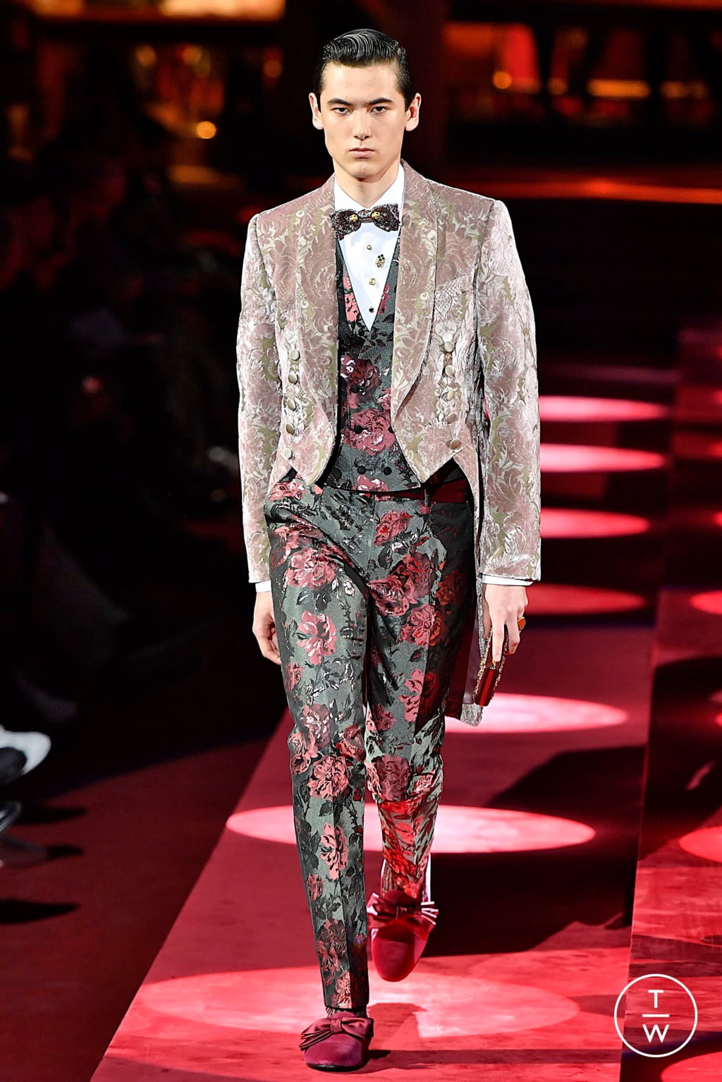 Fashion Week Milan Fall/Winter 2019 look 94 from the Dolce & Gabbana collection menswear