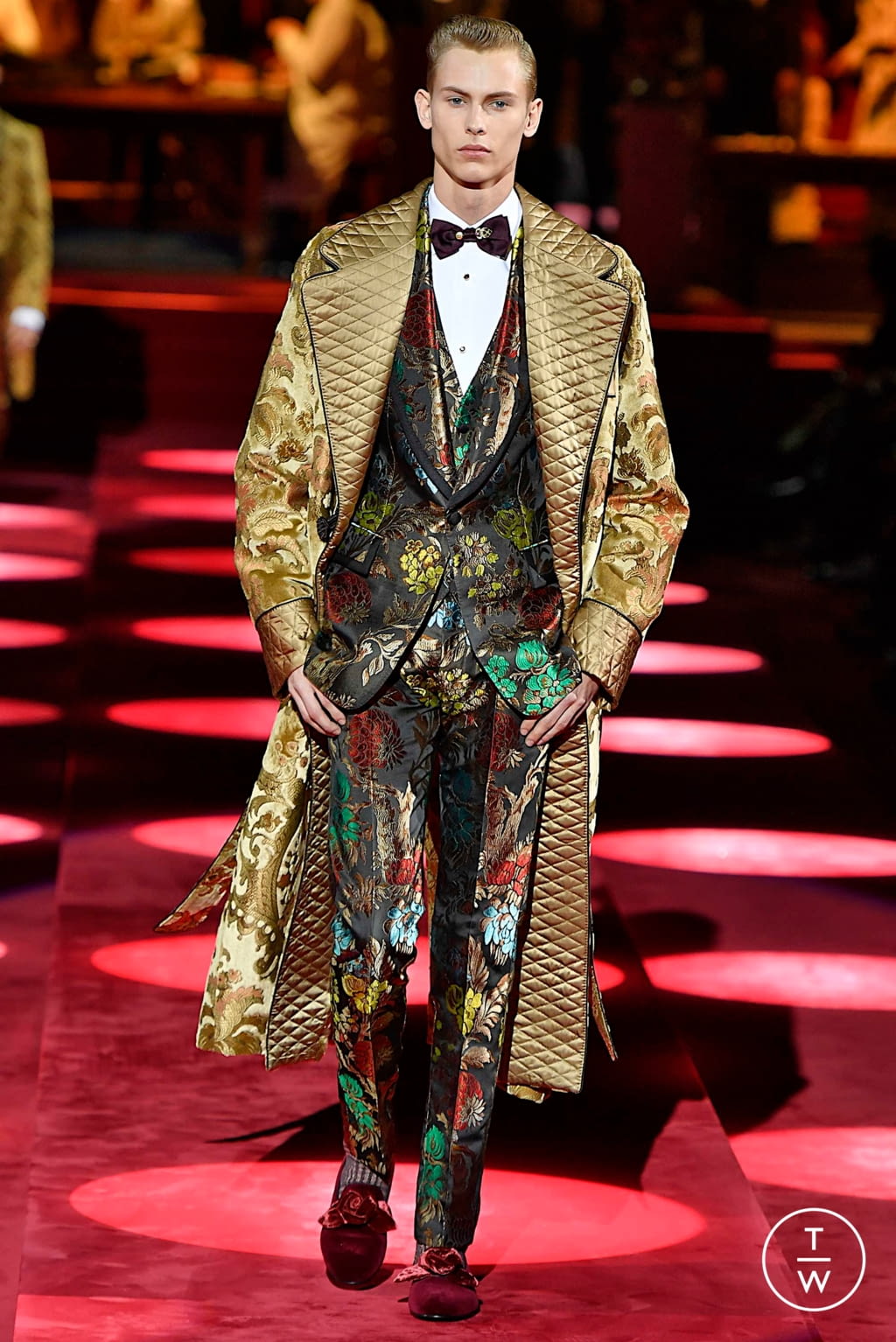 Fashion Week Milan Fall/Winter 2019 look 96 from the Dolce & Gabbana collection menswear