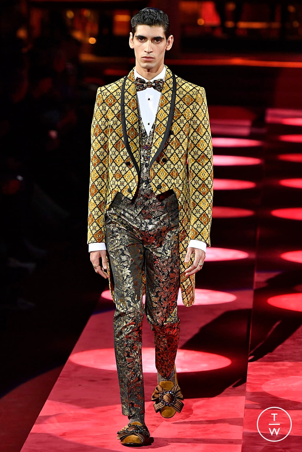 Fashion Week Milan Fall/Winter 2019 look 97 from the Dolce & Gabbana collection 男装
