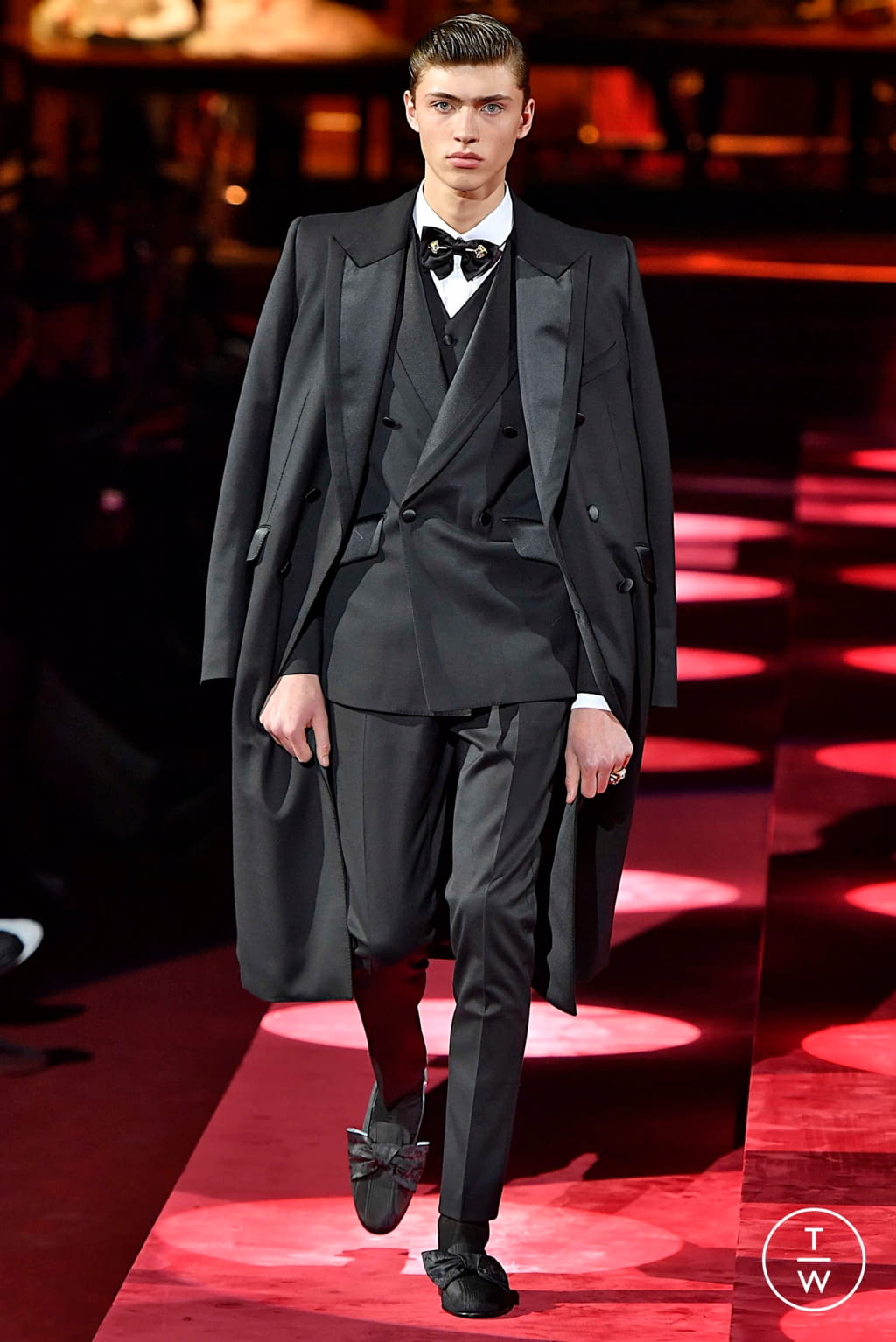 Fashion Week Milan Fall/Winter 2019 look 100 from the Dolce & Gabbana collection menswear