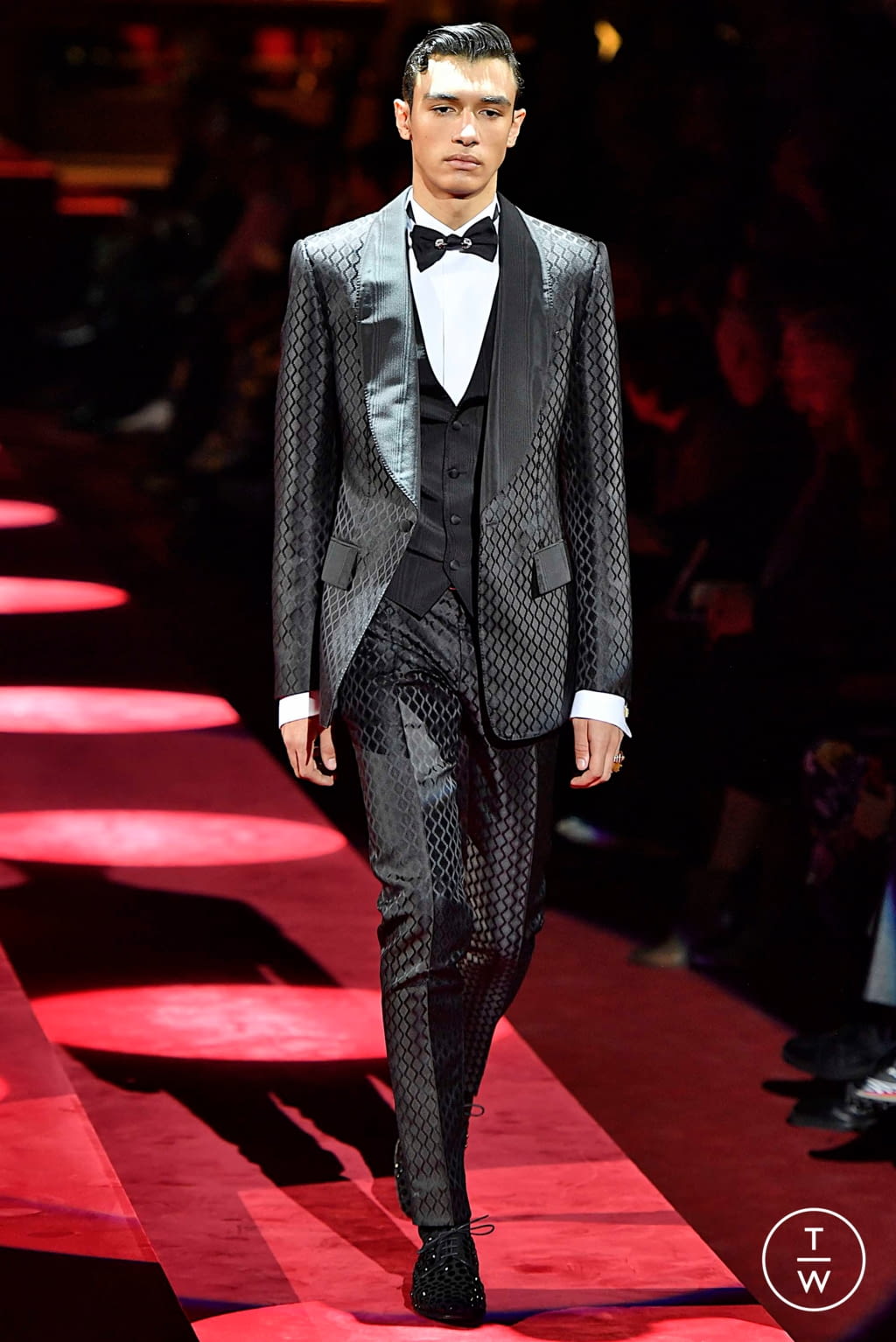 Fashion Week Milan Fall/Winter 2019 look 101 from the Dolce & Gabbana collection menswear