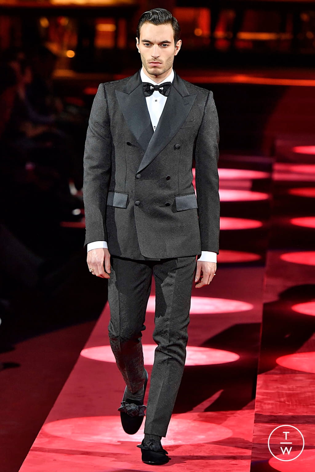 Fashion Week Milan Fall/Winter 2019 look 103 from the Dolce & Gabbana collection menswear