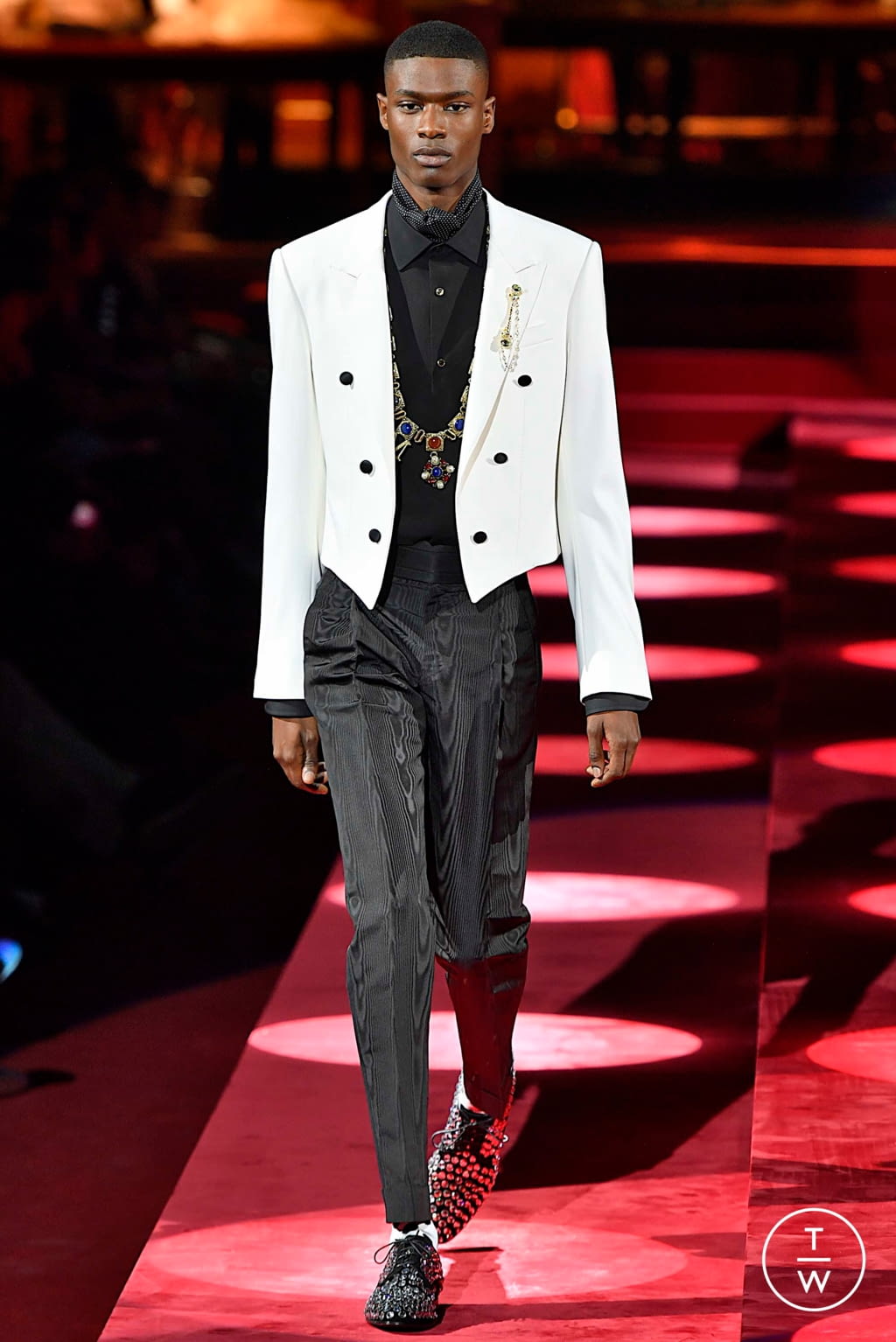 Fashion Week Milan Fall/Winter 2019 look 106 from the Dolce & Gabbana collection 男装