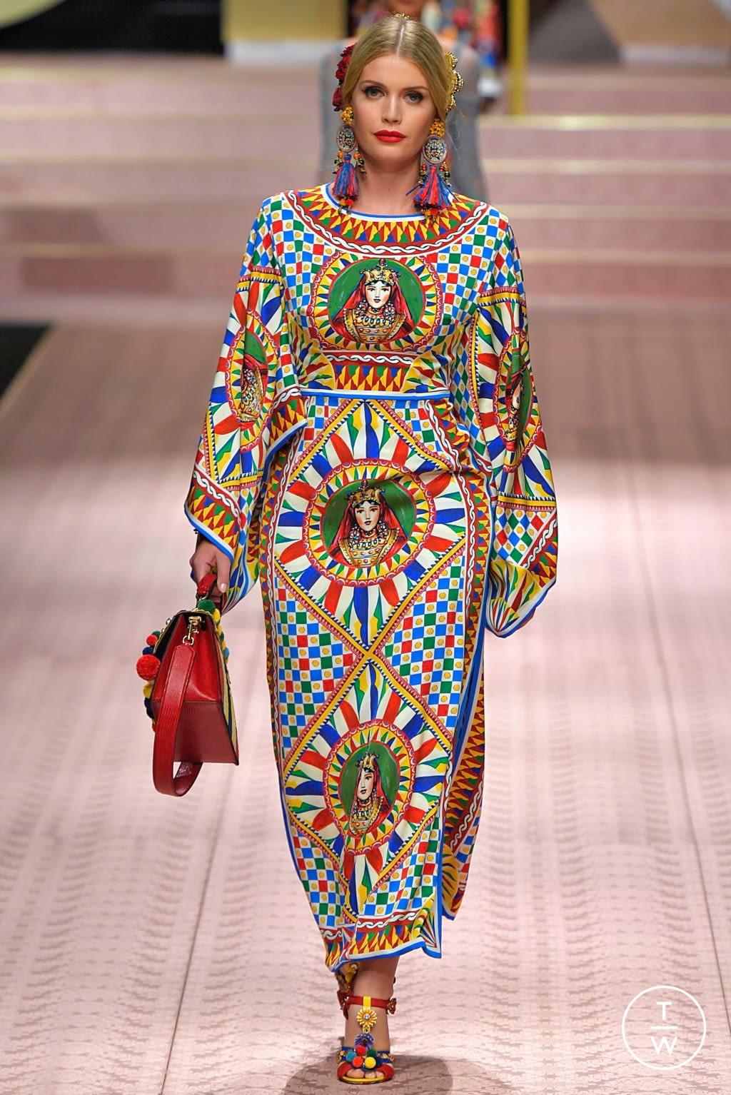 Fashion Week Milan Spring/Summer 2019 look 20 from the Dolce & Gabbana collection womenswear