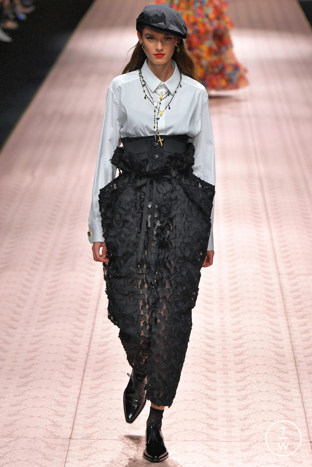 Fashion Week Milan Spring/Summer 2019 look 118 de la collection Dolce & Gabbana womenswear