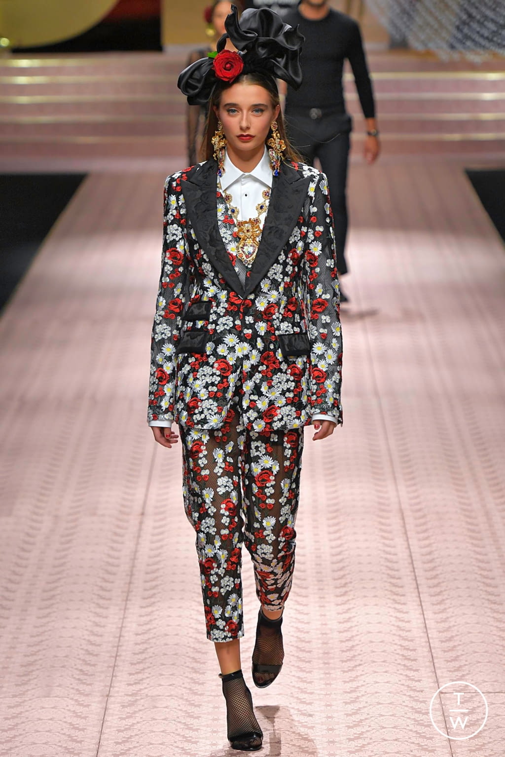 Fashion Week Milan Spring/Summer 2019 look 131 from the Dolce & Gabbana collection womenswear