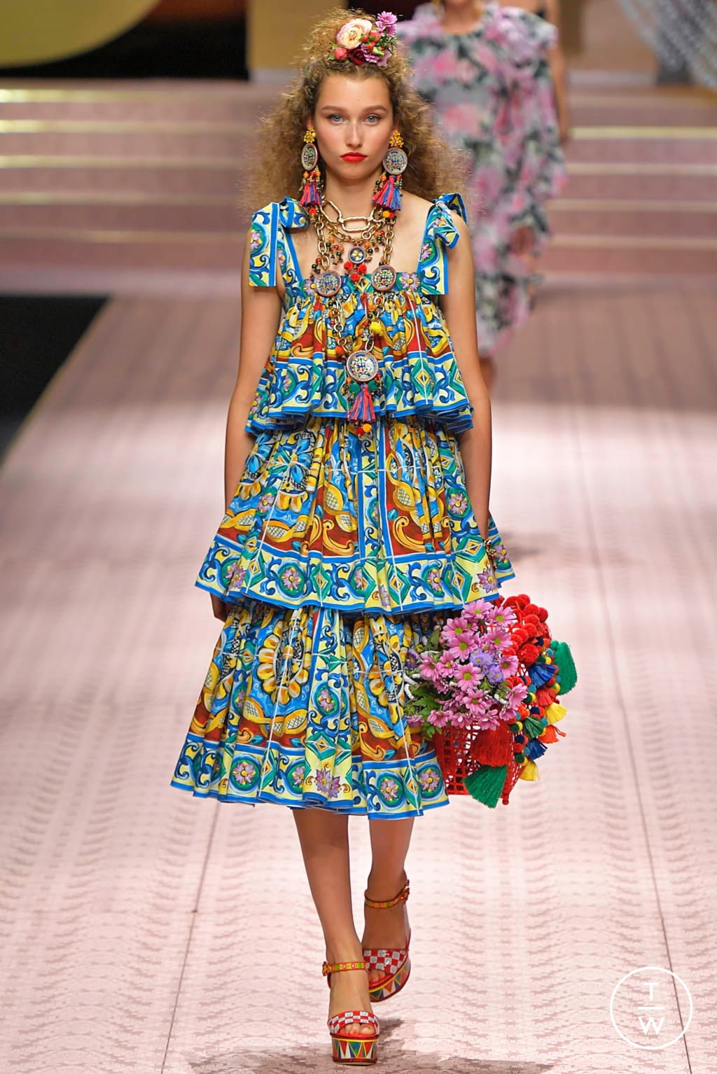 Fashion Week Milan Spring/Summer 2019 look 139 from the Dolce & Gabbana collection womenswear