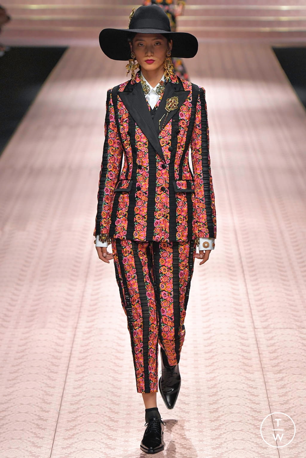 Fashion Week Milan Spring/Summer 2019 look 143 from the Dolce & Gabbana collection womenswear