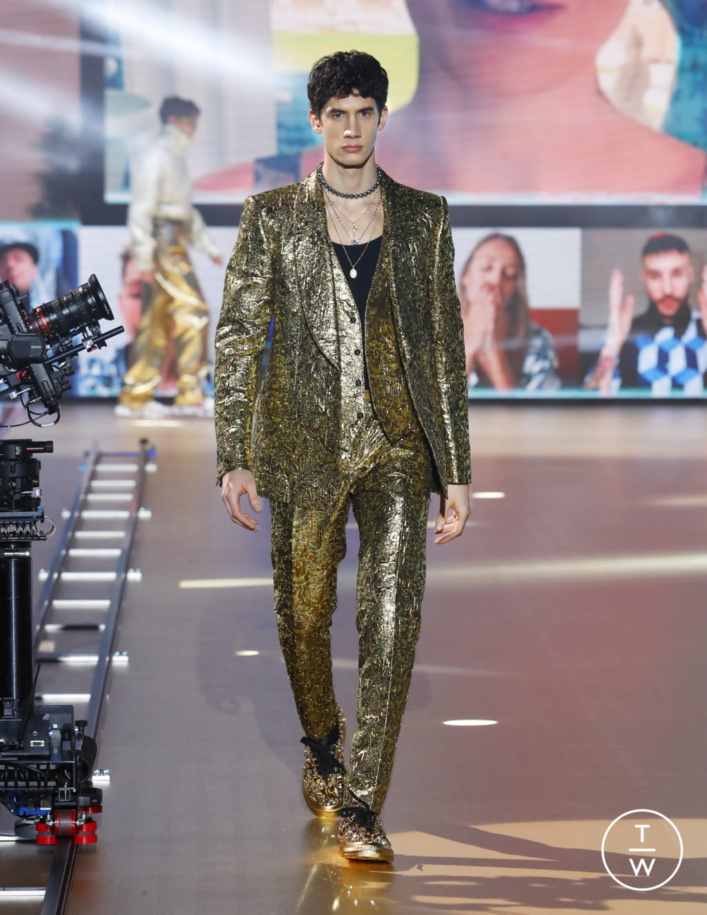 Fashion Week Milan Fall/Winter 2021 look 103 from the Dolce & Gabbana collection 男装