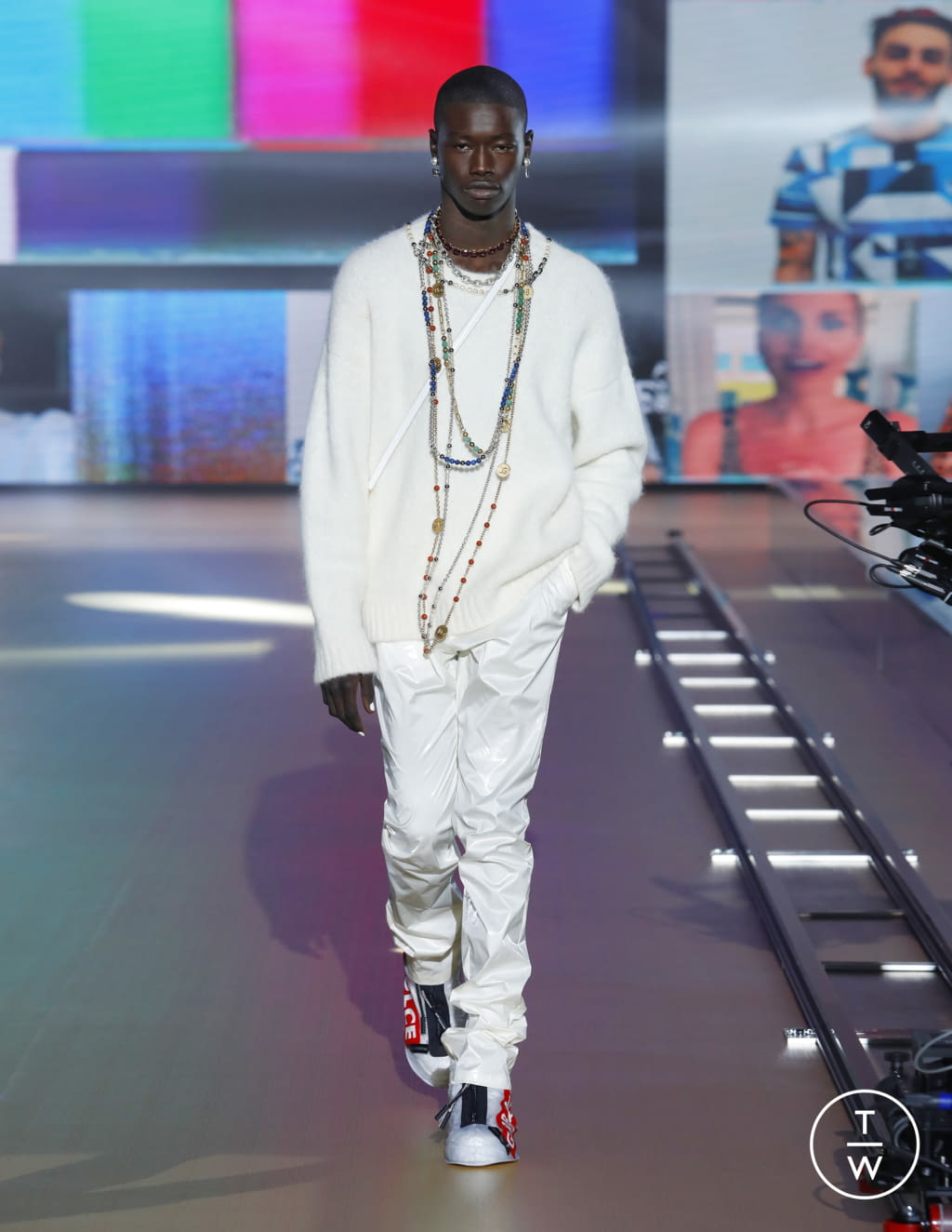 Fashion Week Milan Fall/Winter 2021 look 25 from the Dolce & Gabbana collection menswear