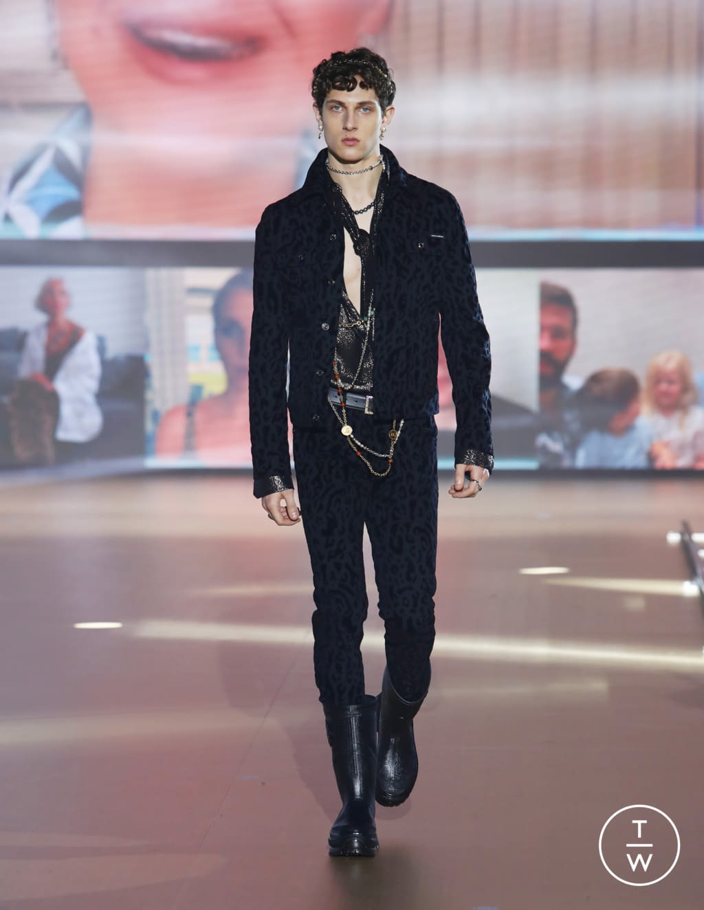 Fashion Week Milan Fall/Winter 2021 look 40 from the Dolce & Gabbana collection menswear
