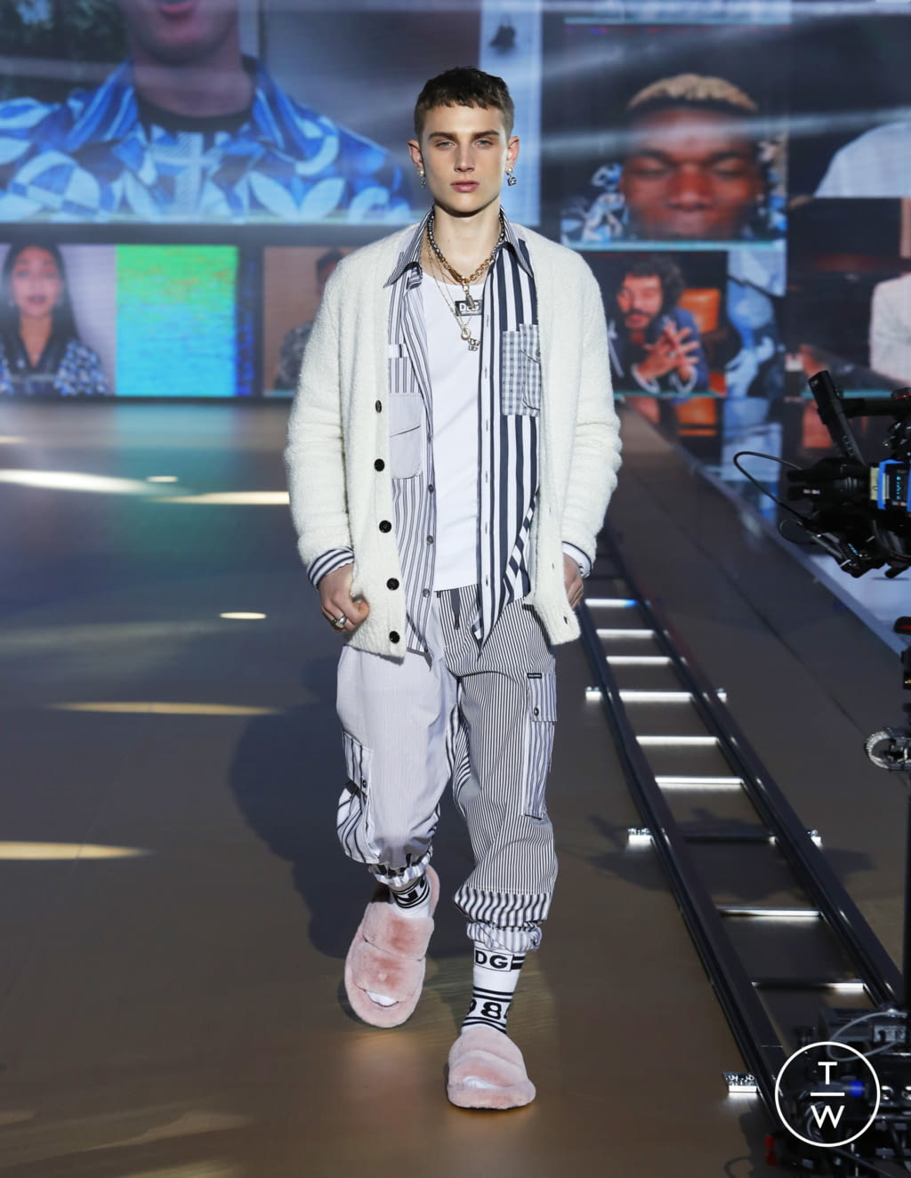 Fashion Week Milan Fall/Winter 2021 look 44 from the Dolce & Gabbana collection 男装