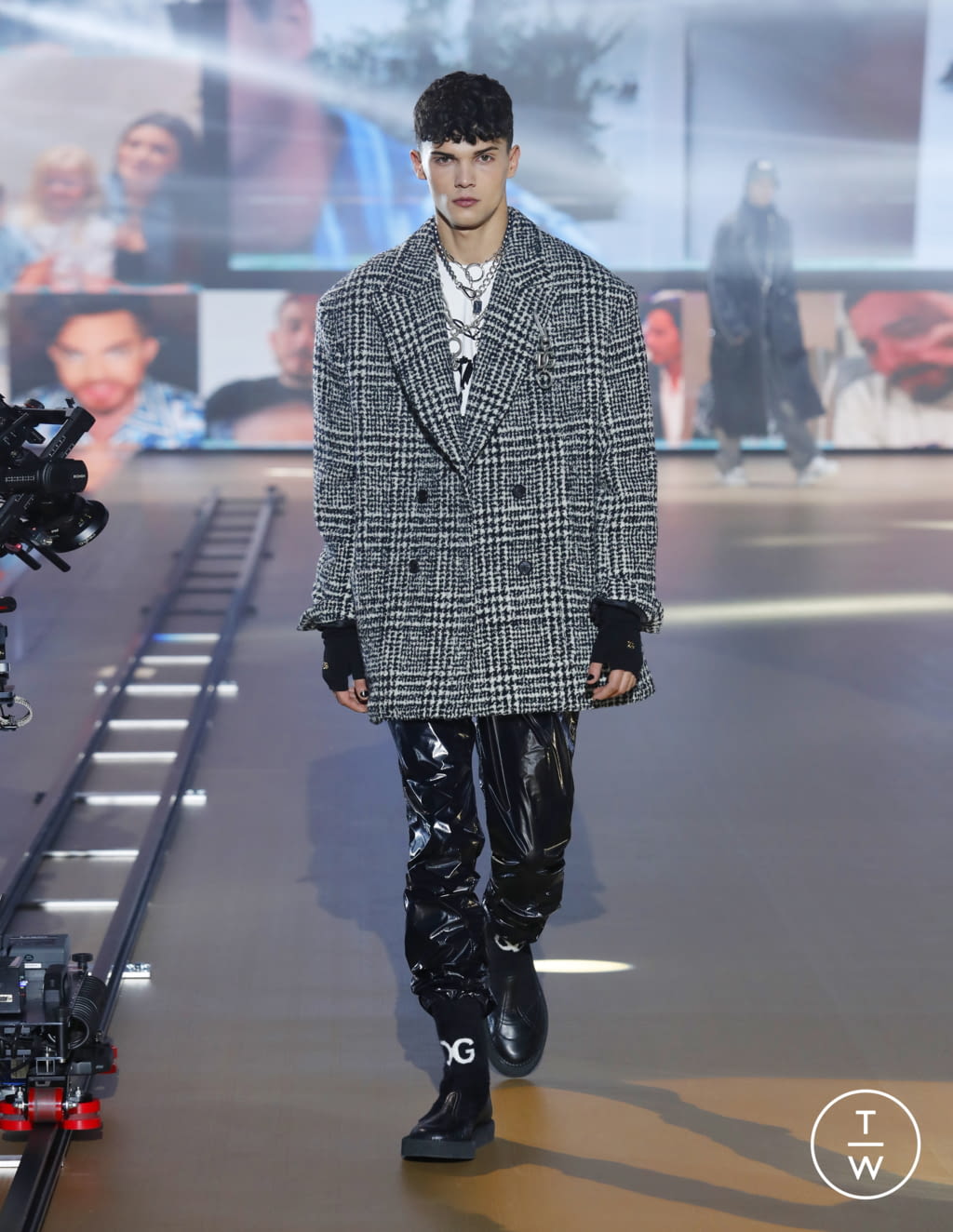 Fashion Week Milan Fall/Winter 2021 look 45 from the Dolce & Gabbana collection menswear