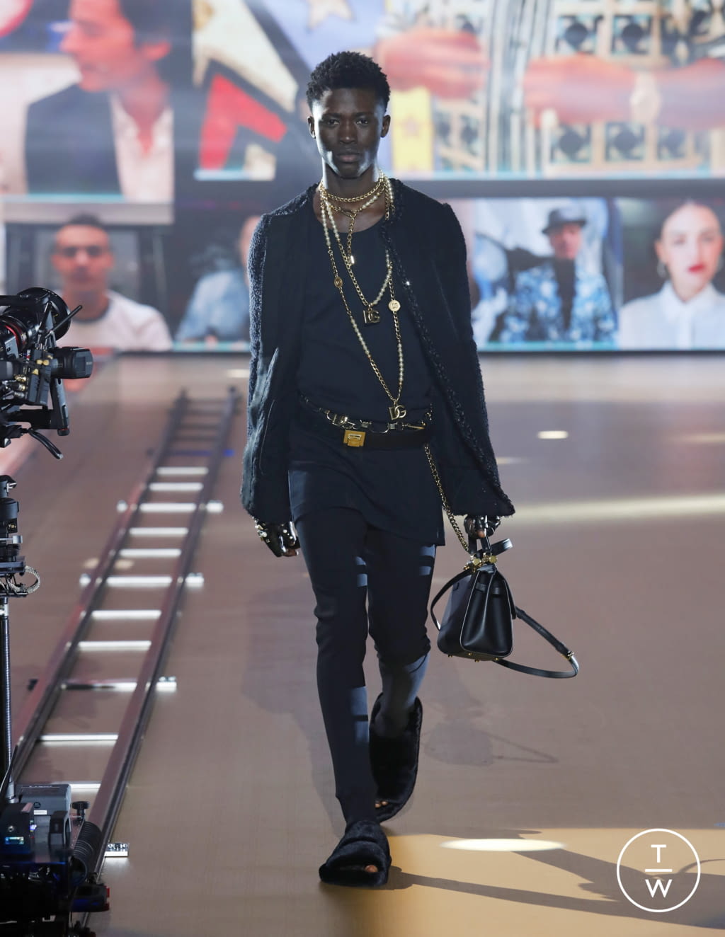 Fashion Week Milan Fall/Winter 2021 look 47 from the Dolce & Gabbana collection menswear