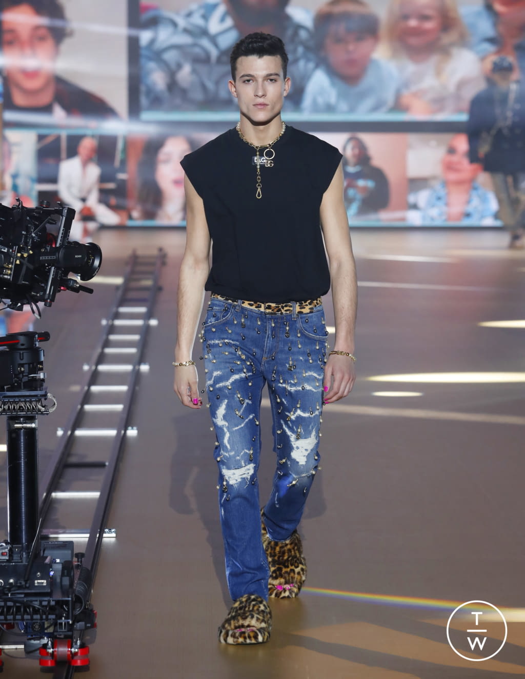 Fashion Week Milan Fall/Winter 2021 look 61 from the Dolce & Gabbana collection menswear