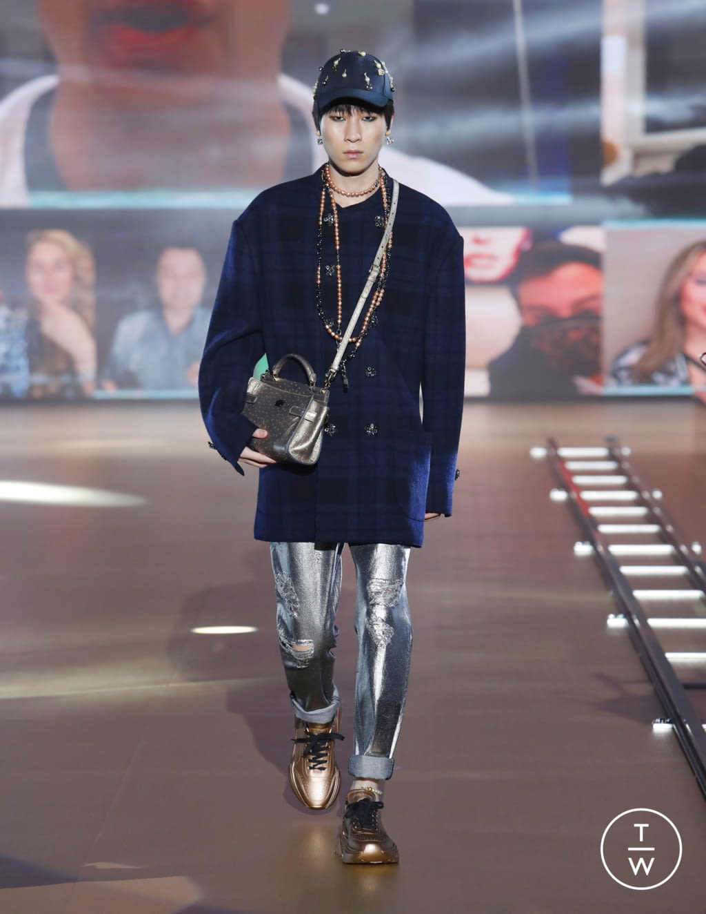 Fashion Week Milan Fall/Winter 2021 look 62 from the Dolce & Gabbana collection menswear