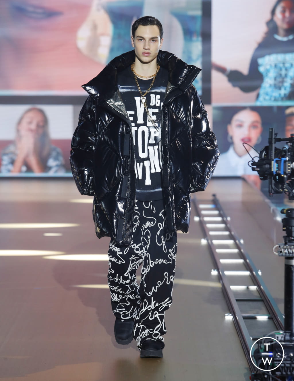 Fashion Week Milan Fall/Winter 2021 look 75 from the Dolce & Gabbana collection 男装