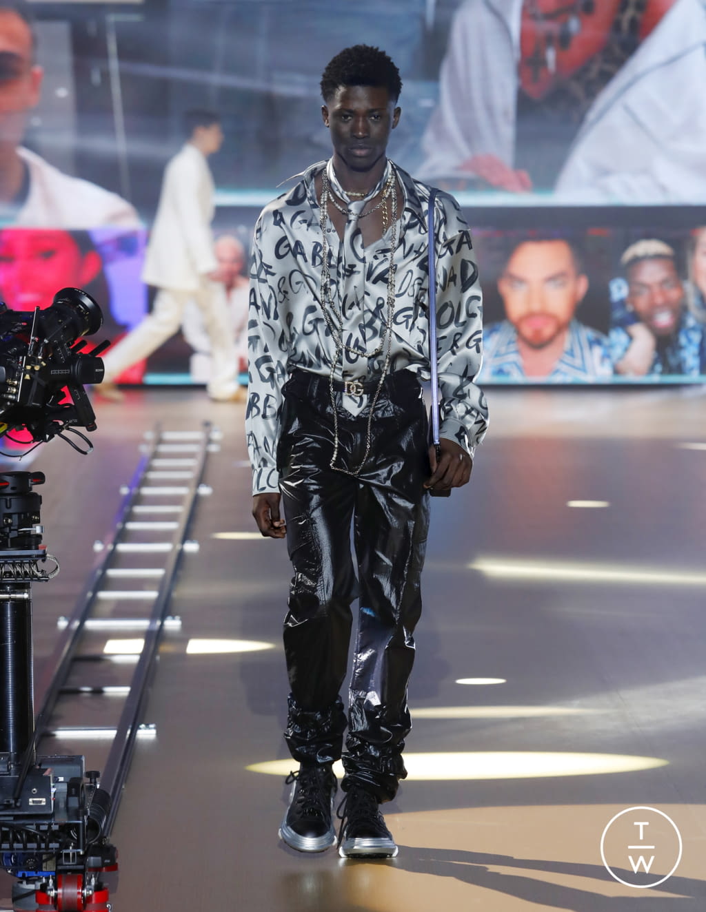 Fashion Week Milan Fall/Winter 2021 look 79 from the Dolce & Gabbana collection 男装