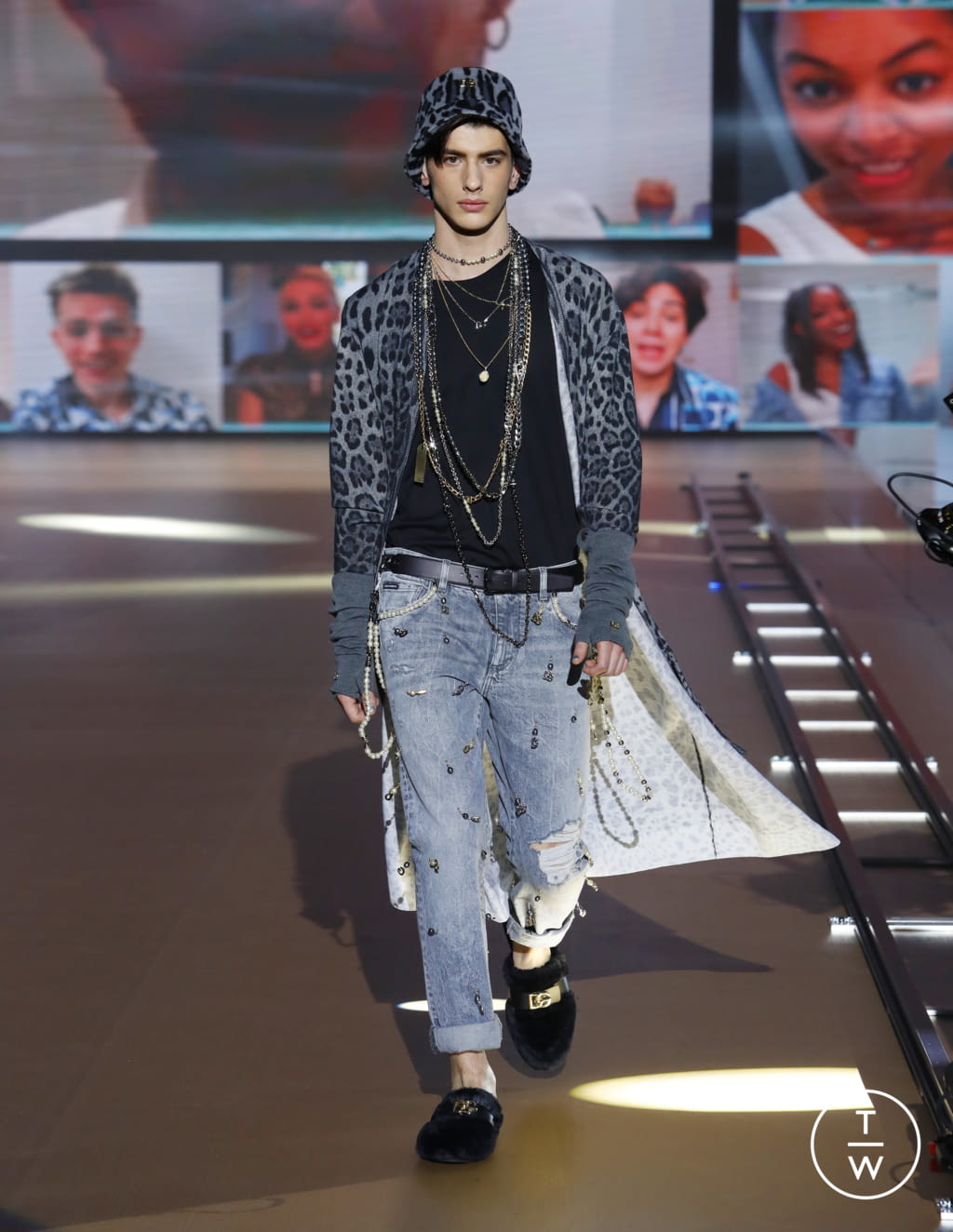 Fashion Week Milan Fall/Winter 2021 look 90 de la collection Dolce & Gabbana menswear