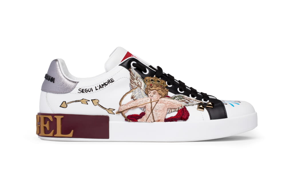 Fashion Week Milan Fall/Winter 2018 look 16 from the Dolce & Gabbana collection menswear accessories