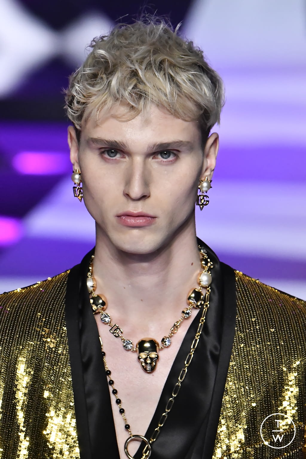 Fashion Week Milan Fall/Winter 2022 look 28 from the Dolce & Gabbana collection menswear accessories