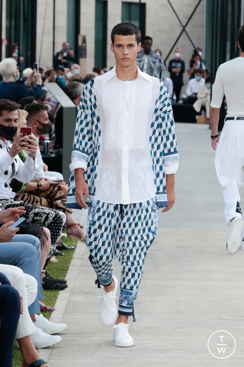 Fashion Week Milan Spring/Summer 2021 look 100 from the Dolce & Gabbana collection menswear