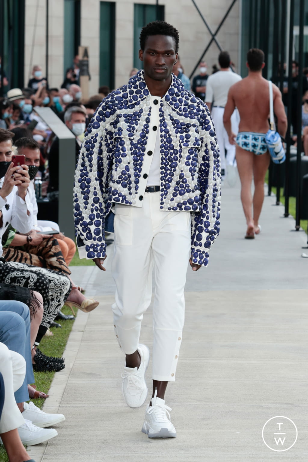 Fashion Week Milan Spring/Summer 2021 look 102 from the Dolce & Gabbana collection 男装