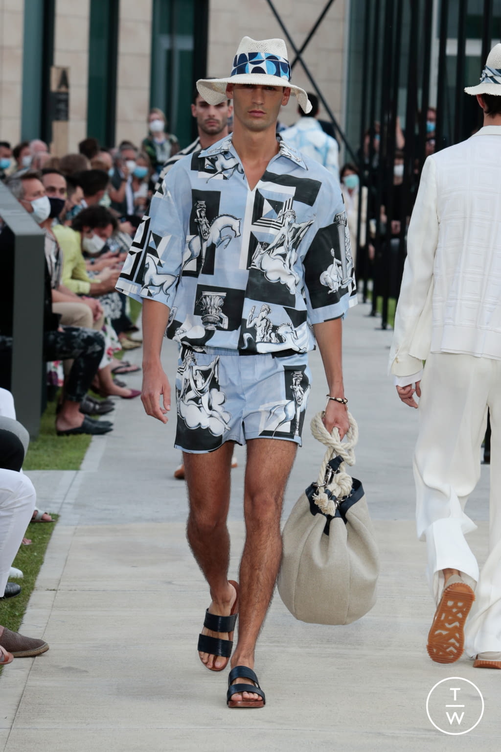 Fashion Week Milan Spring/Summer 2021 look 19 from the Dolce & Gabbana collection menswear