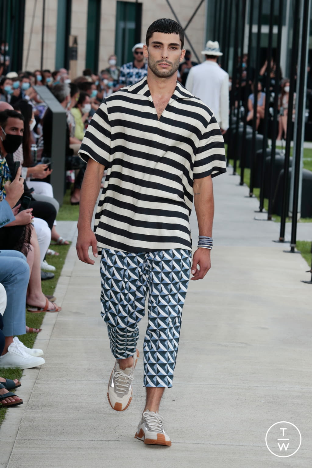 Fashion Week Milan Spring/Summer 2021 look 22 from the Dolce & Gabbana collection 男装