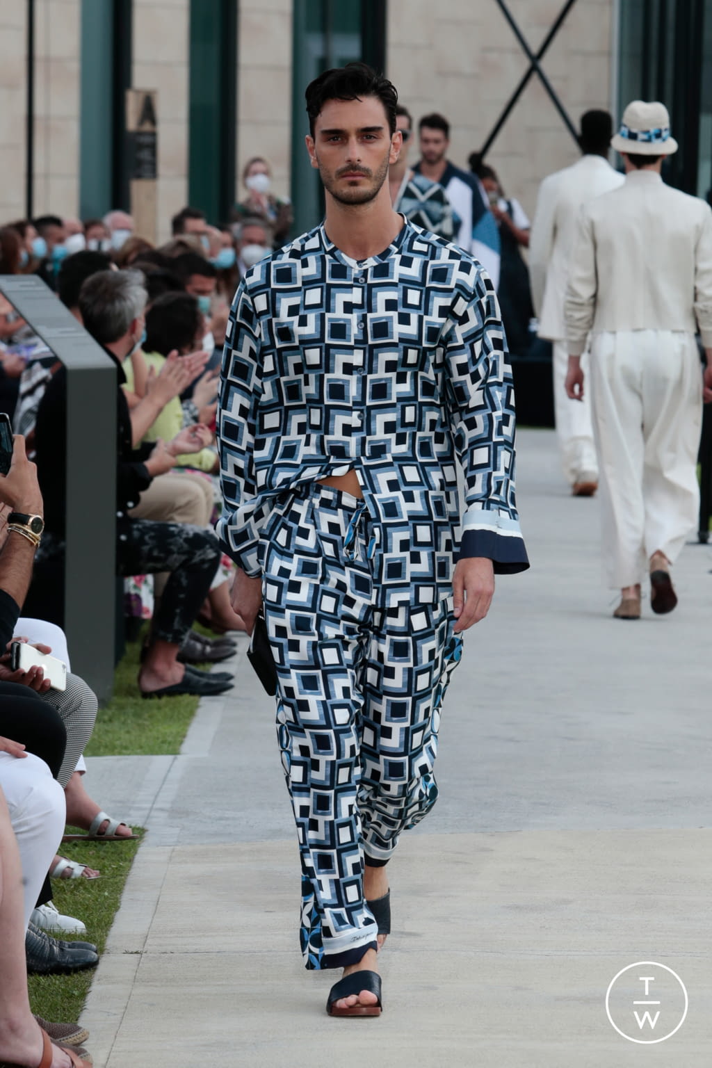 Fashion Week Milan Spring/Summer 2021 look 26 from the Dolce & Gabbana collection menswear