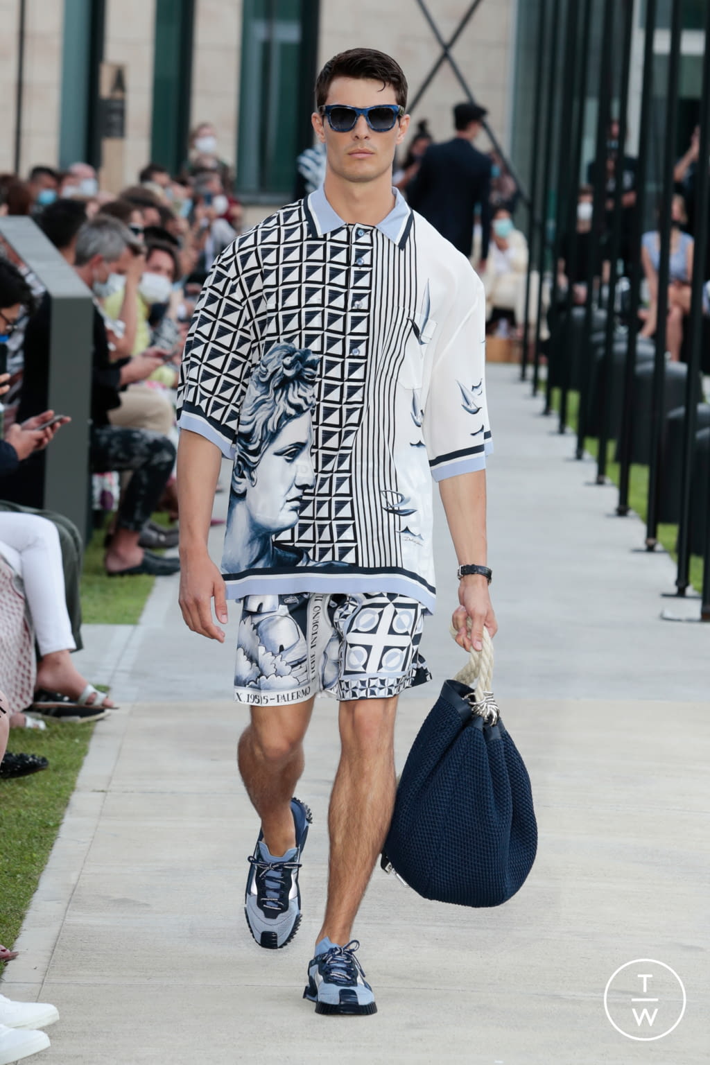 Fashion Week Milan Spring/Summer 2021 look 34 from the Dolce & Gabbana collection 男装