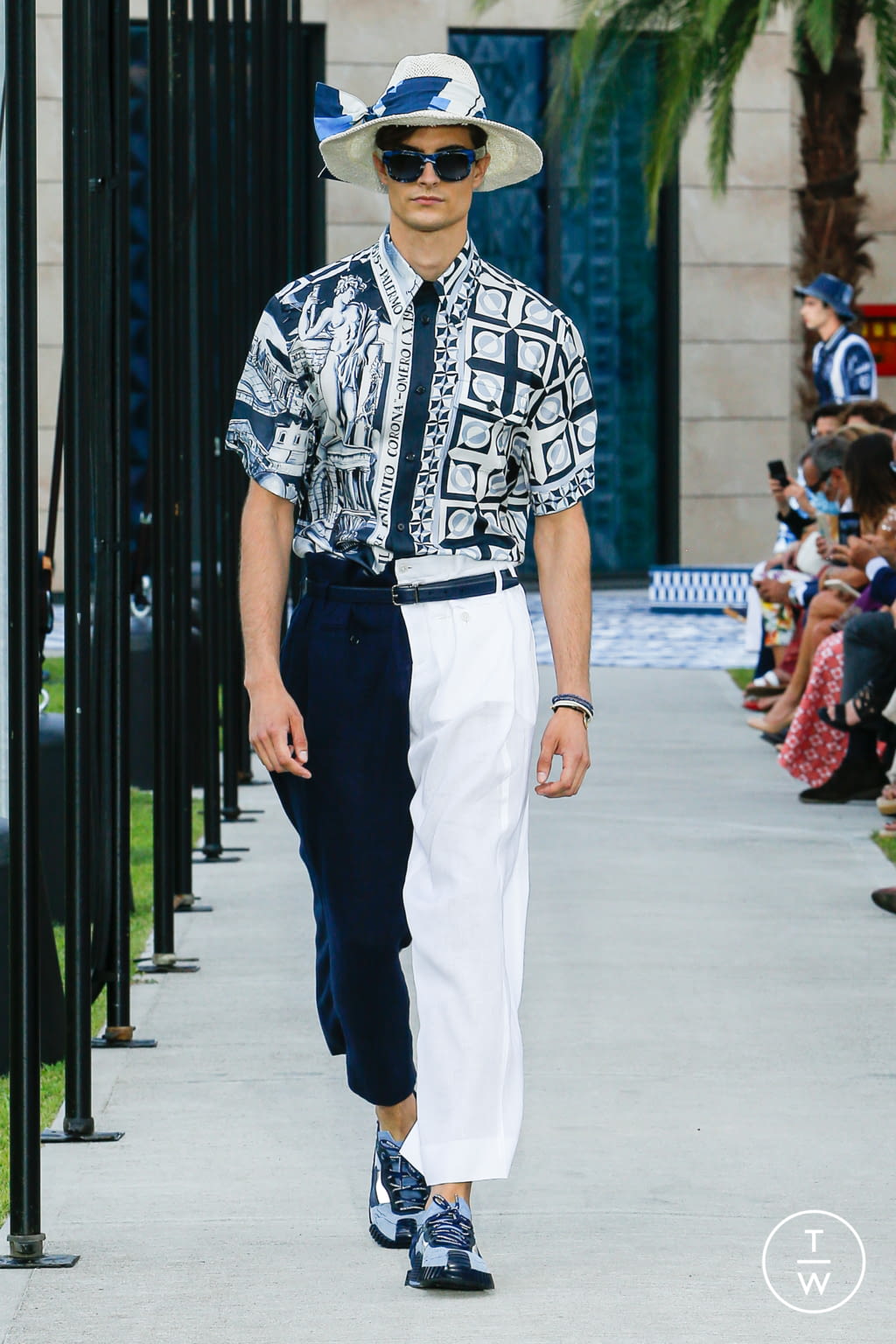 Fashion Week Milan Spring/Summer 2021 look 38 from the Dolce & Gabbana collection 男装