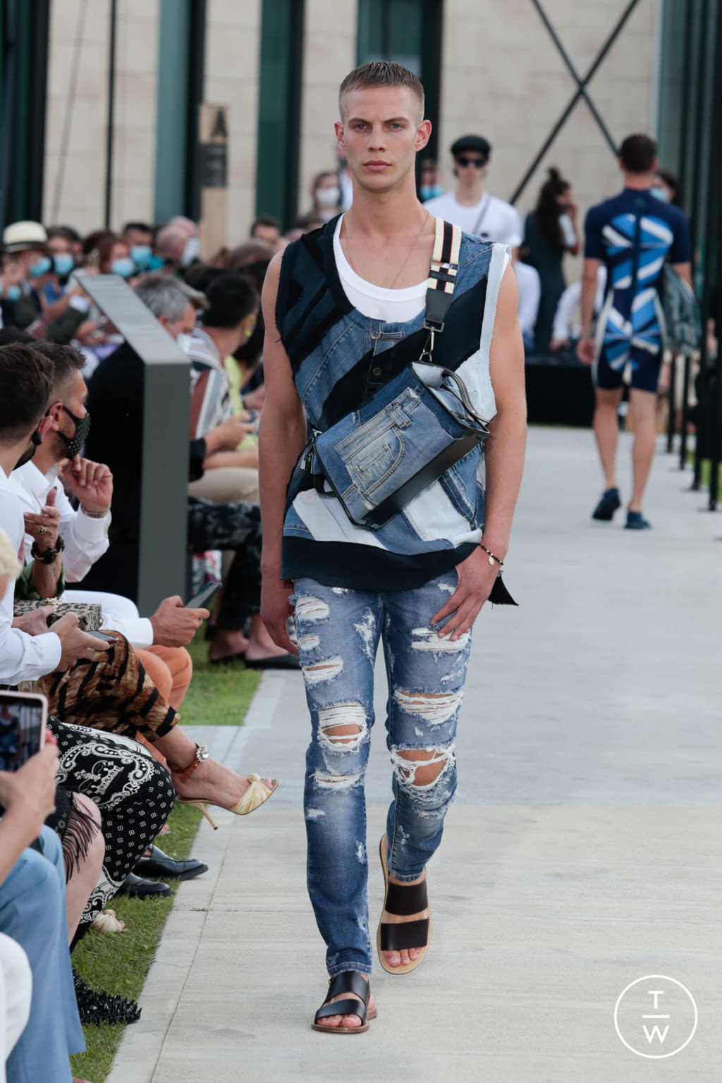 Fashion Week Milan Spring/Summer 2021 look 43 from the Dolce & Gabbana collection menswear