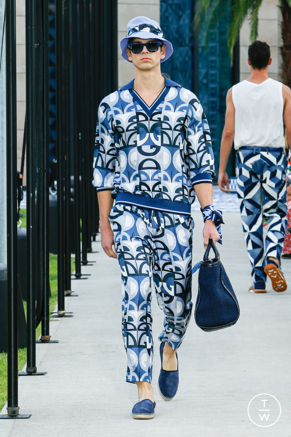 Fashion Week Milan Spring/Summer 2021 look 87 from the Dolce & Gabbana collection menswear