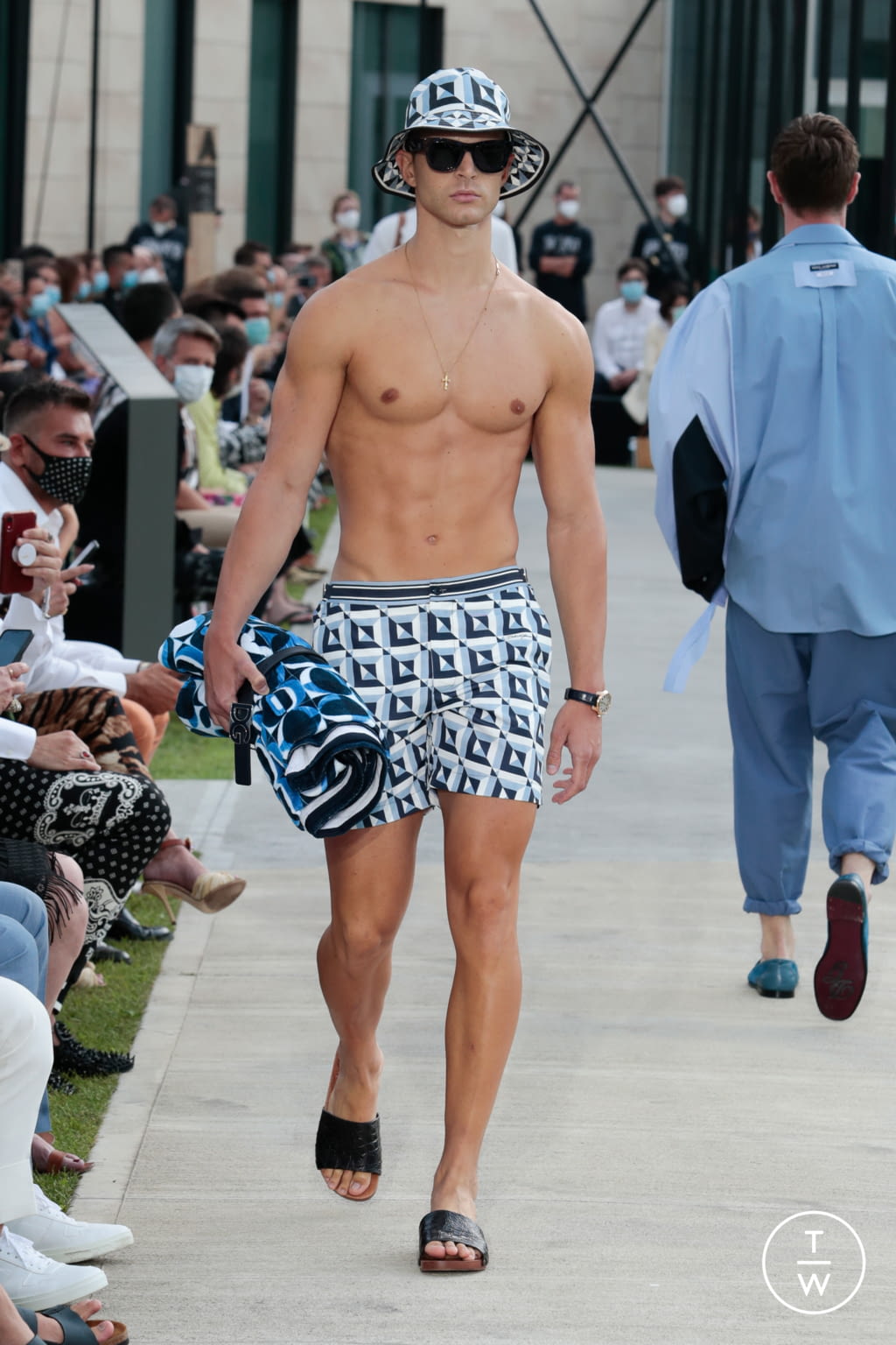 Fashion Week Milan Spring/Summer 2021 look 92 from the Dolce & Gabbana collection 男装