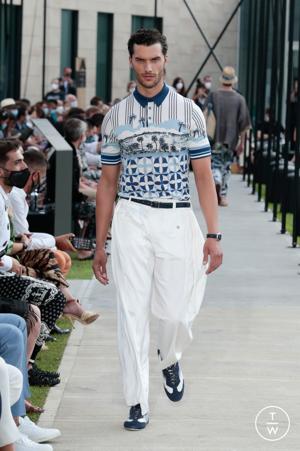 Fashion Week Milan Spring/Summer 2021 look 97 from the Dolce & Gabbana collection 男装