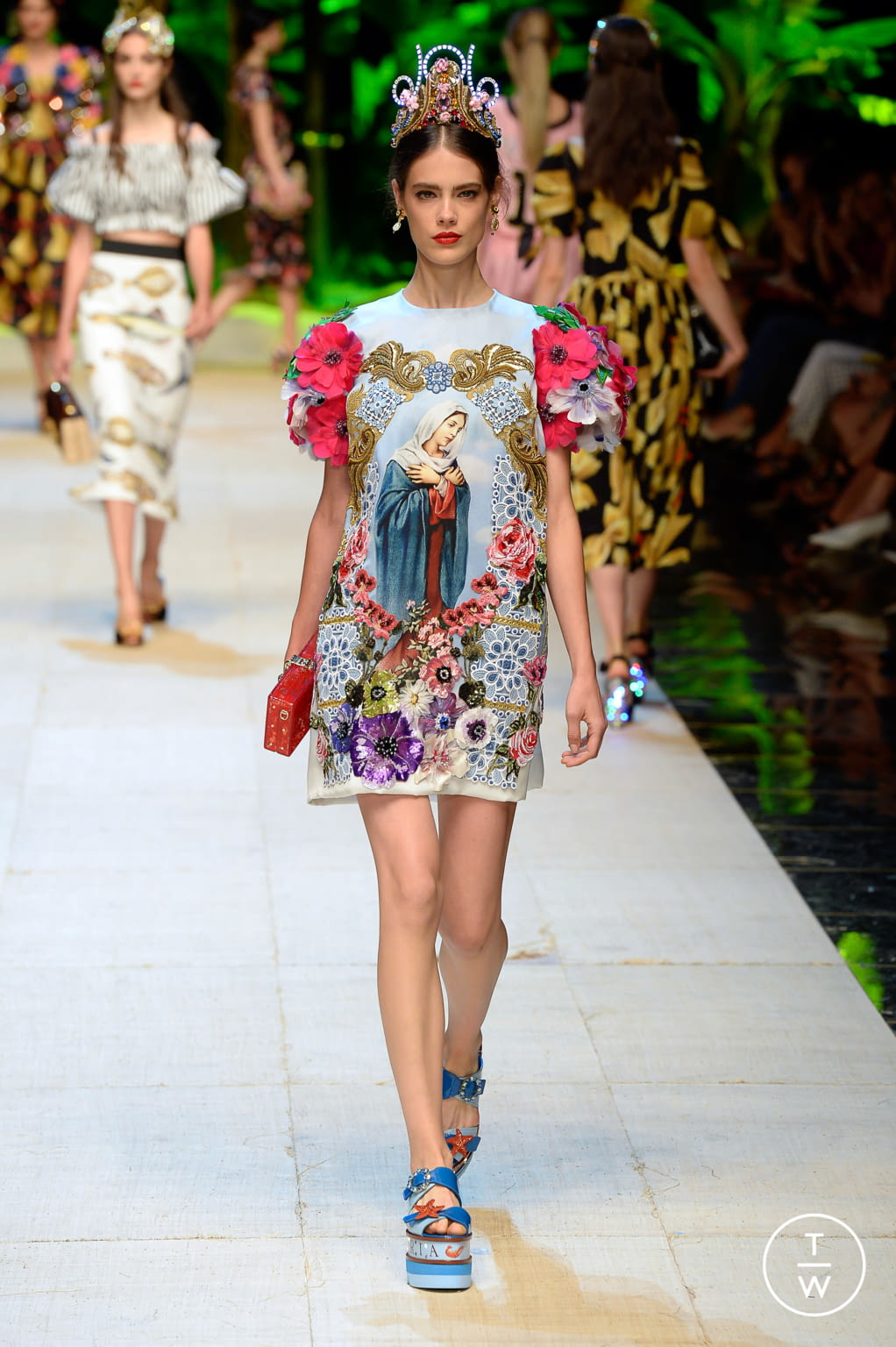 Fashion Week Milan Spring/Summer 2017 look 67 from the Dolce & Gabbana collection womenswear