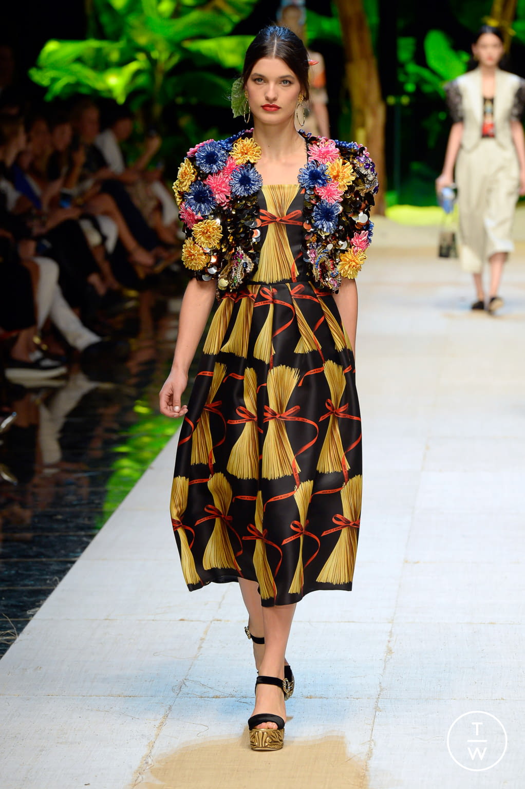 Fashion Week Milan Spring/Summer 2017 look 69 de la collection Dolce & Gabbana womenswear