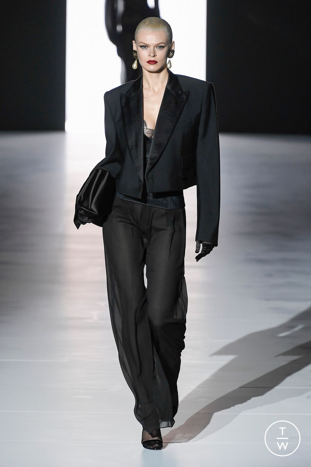 Fashion Week Milan Fall/Winter 2023 look 3 from the Dolce & Gabbana collection womenswear