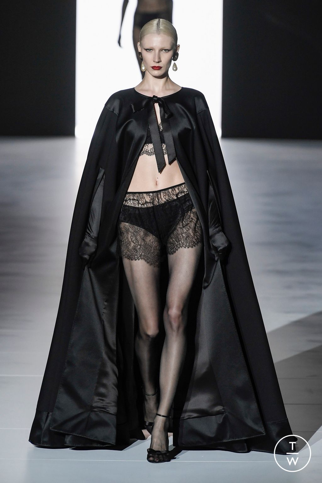 Fashion Week Milan Fall/Winter 2023 look 5 from the Dolce & Gabbana collection womenswear