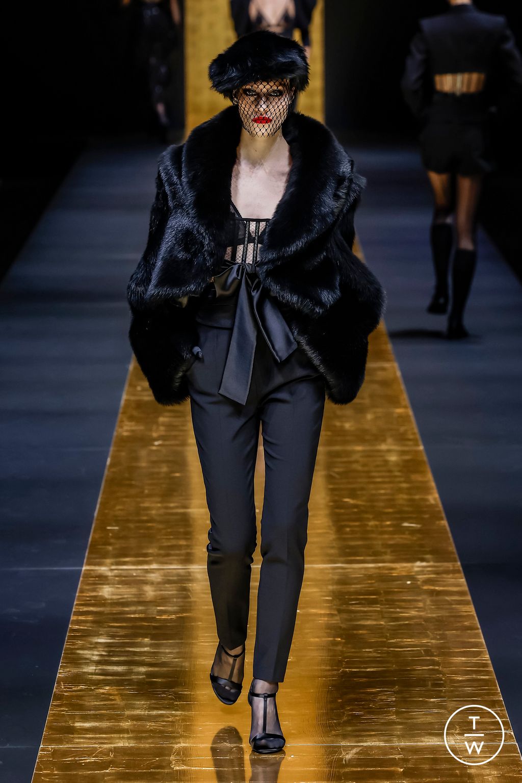 Fashion Week Milan Fall/Winter 2024 look 33 from the Dolce & Gabbana collection womenswear