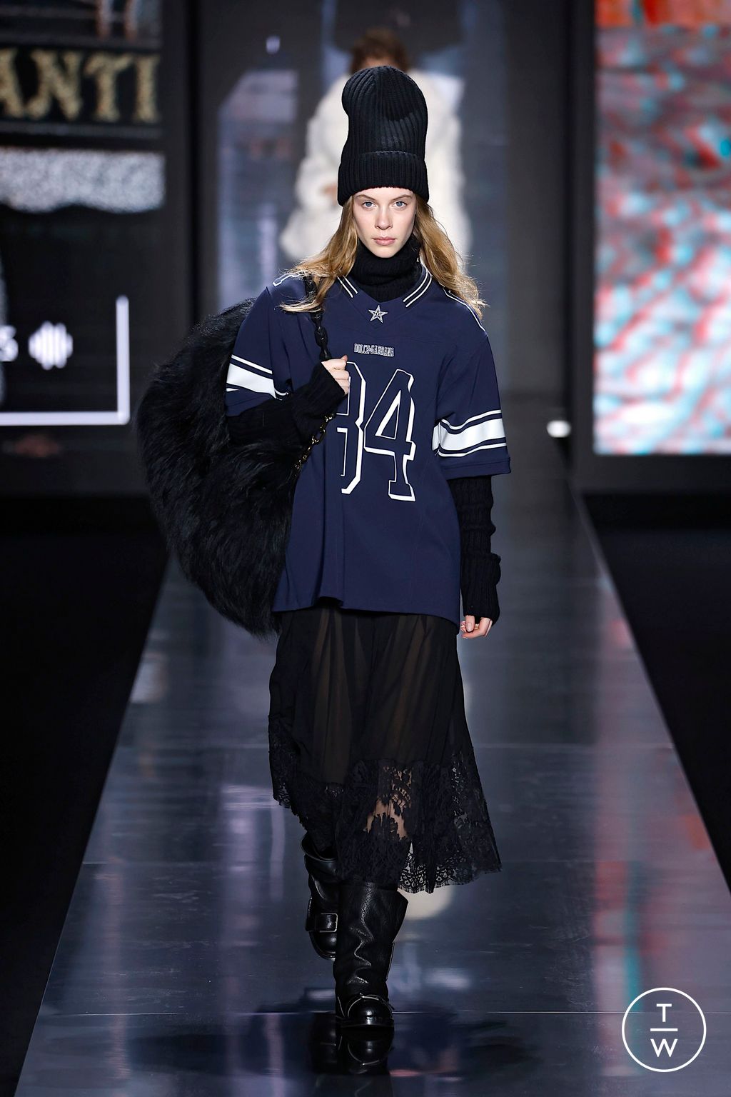 Fashion Week Milan Fall/Winter 2025 look 16 de la collection Dolce & Gabbana womenswear