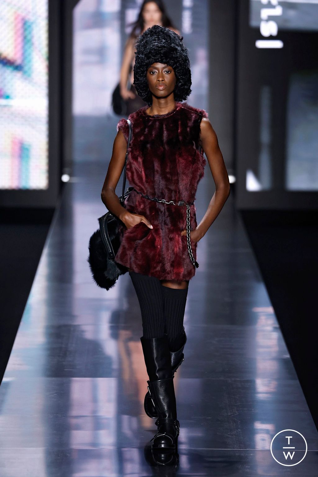 Fashion Week Milan Fall/Winter 2025 look 32 from the Dolce & Gabbana collection womenswear