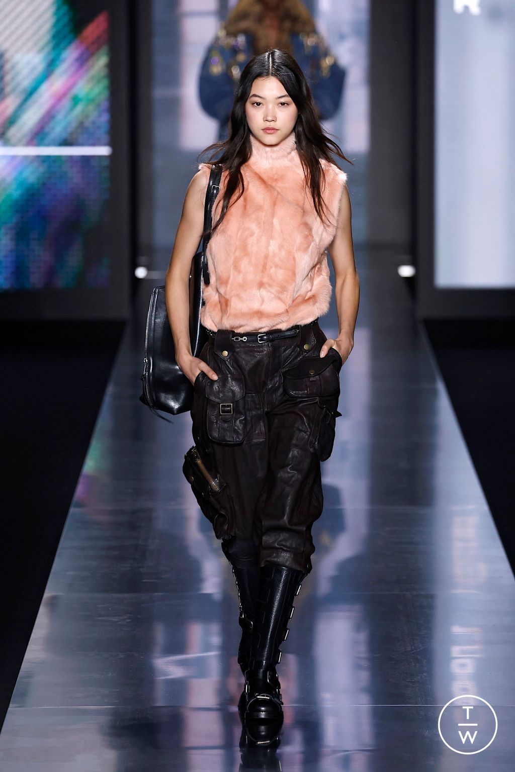 Fashion Week Milan Fall/Winter 2025 look 33 from the Dolce & Gabbana collection womenswear