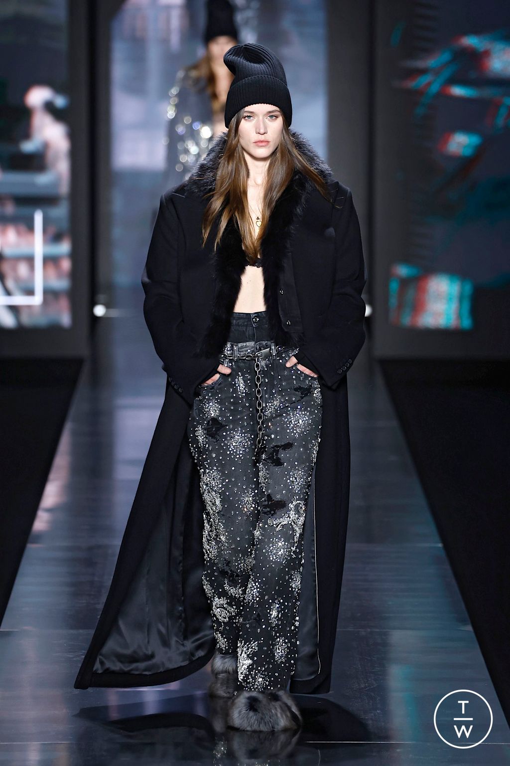 Fashion Week Milan Fall/Winter 2025 look 45 from the Dolce & Gabbana collection womenswear