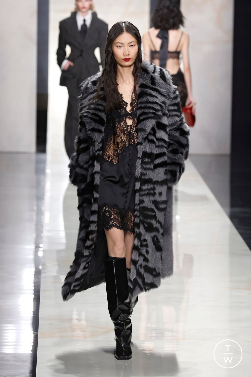 Fashion Week Milan Fall/Winter 2026 look 38 from the Dolce & Gabbana collection womenswear