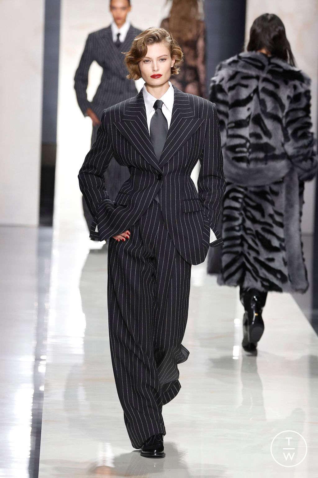 Fashion Week Milan Fall/Winter 2026 look 40 from the Dolce & Gabbana collection womenswear