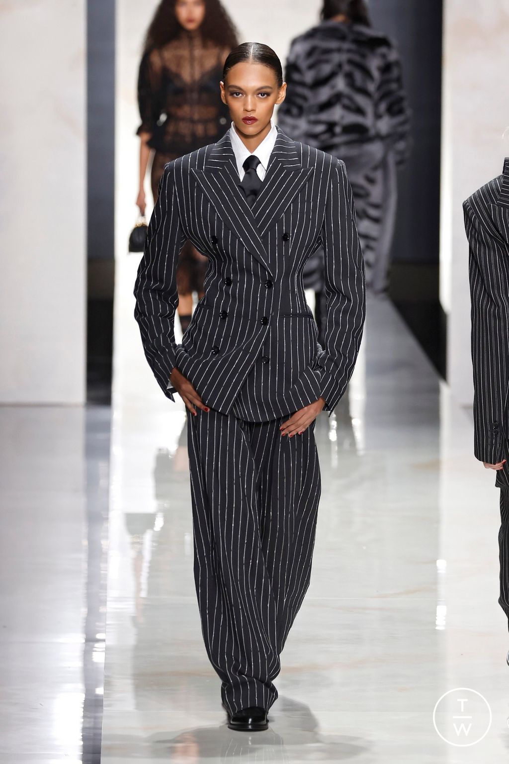 Fashion Week Milan Fall/Winter 2026 look 41 from the Dolce & Gabbana collection womenswear